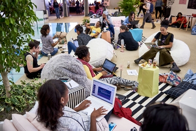 A workshop preceding the Make the Breast Pump Not Suck hackathon guided participants in team-building and brainstorming exercises. More than half the attendees were hackathon first-timers.