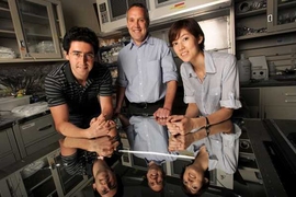 Yoel Fink, flanked by two of the graduate students in his lab who helped develop the new fibers, Sasha Stoyarov and No&eacute;mie Chocat.
