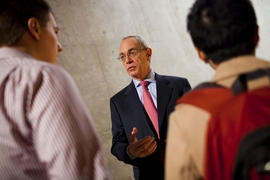 L. Rafael Reif, MIT's president-elect, discusses <i>MITx</i> with MIT students in Simmons Hall during an event in early April. 