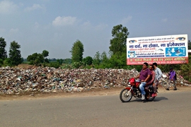 Roadside dumps like this one in Muzaffarnagar, India are the result of insufficient collection and treatment services.