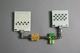A new cordless virtual reality device consists of two directional "phased-array" antennas, each less than half the size of a credit card. 