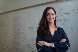 Postdoc Izabella Pena creates videos in Portuguese about SARS-CoV-2 to combat misinformation about the Covid-19 pandemic. 