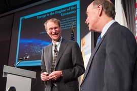 U.S. Under Secretary of Energy and Science Lynn Orr (left) and MITEI Director Robert Armstrong during a Q&A session following Orr’s talk on the U.S. Department of Energy’s Quadrennial Technology Review. 