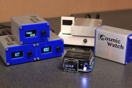 The detector can be made with common electrical parts, and when turned on, it lights up and counts each time a muon passes through. The relatively simple device costs just $100 to build, making it the most affordable muon detector available today.
