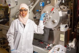 Ibn Khaldun fellow Thamraa Al-Shahrani has spent the past year working in MIT’s Photovoltaics Research Laboratory to improve the stability of perovskite solar cells.
 
