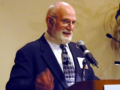 Noted author and neurologist Oliver Sacks addresses a packed audience at the Hotel@MIT during a Thursday, Dec. 1, gala held by the Picower Institute for Learning and Memory to celebrate the opening of its new home in the Brain and Cognitive Sciences Complex. <a onclick="MM_openBrWindow('bcs-picower1-enlarged.html','','width=509, height=583')">
<span onmouseover="this.className='cursorChange';">Op...