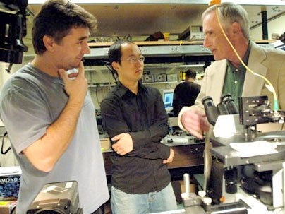 Postdoctoral associate Gabriel Popescu, left, mechanical engineering graduate student YongKeun Park, center, and Professor Michael Feld, right, use spectroscopy to study changes in the membranes of living cells.