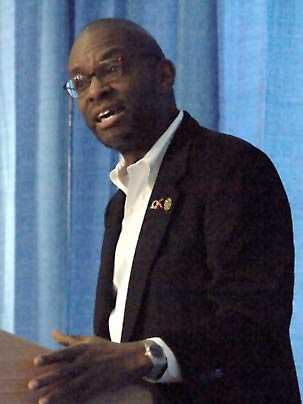 Keynote speaker Ted Childs Jr. delivers his address to the crowd at the 33rd annual Martin Luther King Jr. Breakfast Celebration in Walker Memorial on Feb. 16. <a onclick="MM_openBrWindow('mlk-keynote-enlarged.html','','width=509, height=583')">
<span onmouseover="this.className='cursorChange';">Open image gallery</span>
</a>
<noscript> <a href="mlk-keynote-enlarged.html">
<em>(no JavaScript)<...