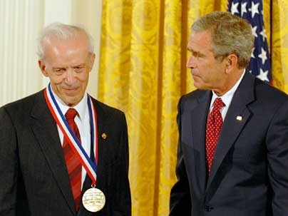 Daniel Kleppner receiving the Medal of Science from President George W. Bush