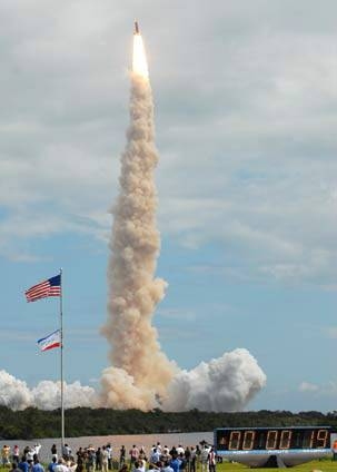 The space shuttle Discovery lifted off Oct. 23 from Kennedy Space Center, carrying a crew that included MIT alumni Pamela Melroy and Daniel Tani.