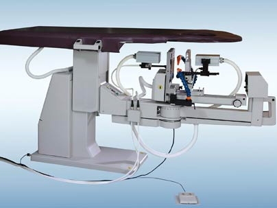 Machine that Celsion (Canada) Limited plans to use in the next clinical trial of a thermotherapy treatment for breast cancer developed at MIT.