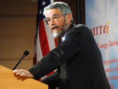 John Holdren, '65, SM '66, director of the White House Office of Science and Technology Policy, addresses an MIT clean energy policy forum on April 13.