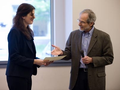 Professor Roger Kamm presents the Merideth Kamm Fellowship to PhD candidate Kirki Kofianni.