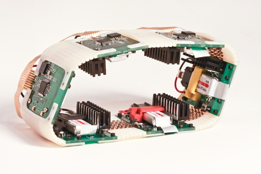 Because the new actuators use less energy than their predecessors, they can be powered by batteries, a capability demonstrated by this wirelessly controlled rolling robot, which moves like the tread of a tank — but without any wheels.