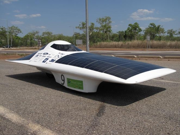 Eleanor charges her battery pack in the hot Australian sun before a test drive in the 2009 World Solar Challenge in October.