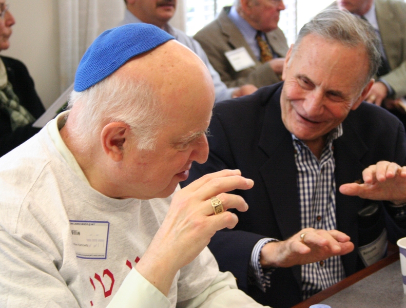 Willie Kantrowitz SM ’63, left, and Arnie Kramer ‘52, have a chance to catch up before the presentation begins. One of the benefits of Leading Jewish Minds is that it offers community and fellowship for alumni, faculty and staff. 