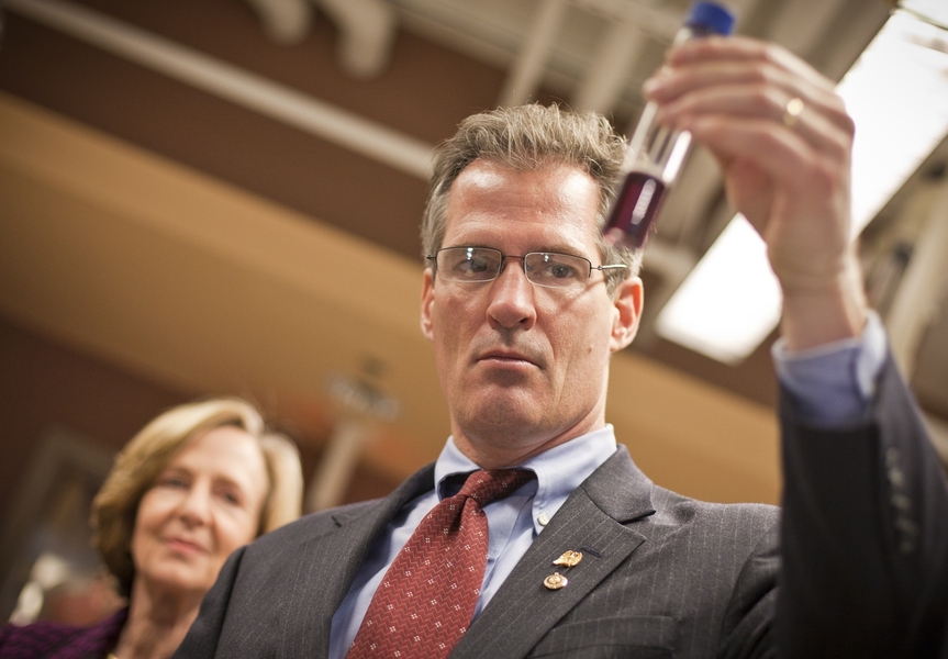 Sen. Brown examines some of research out of materials science and engineering professor Angela Belcher's laboratory.