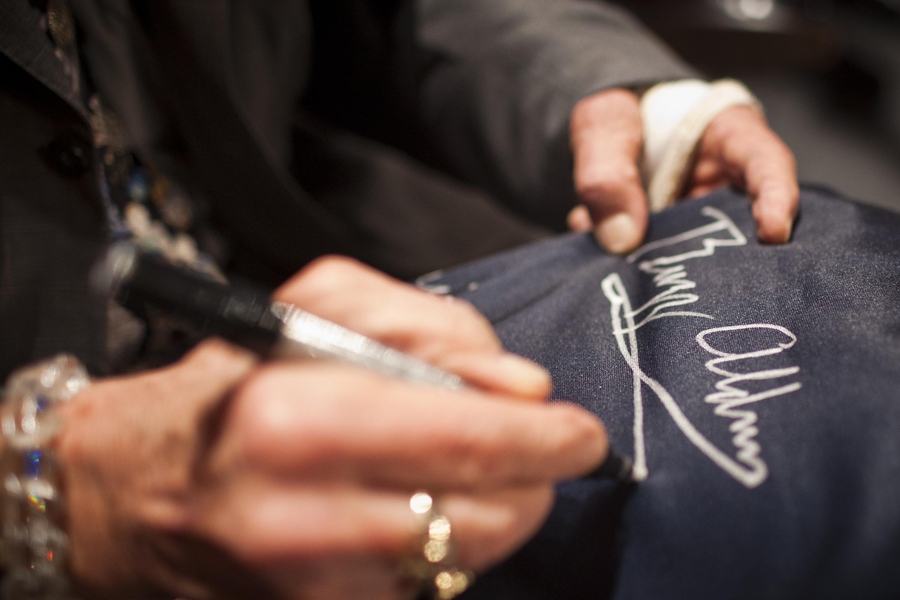 Astronaut Buzz Aldrin ScD ’63 signs his autograph for a fan. 