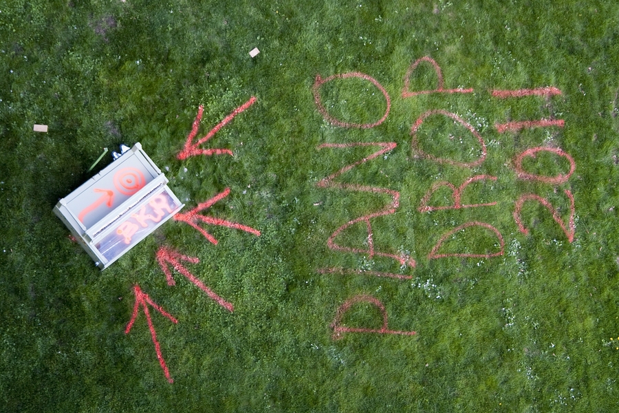 This year, another old piano was used as a target on the lawn between Baker House and Memorial Drive. The event only uses pianos that are in such disrepair that they are already slated for demolition. 