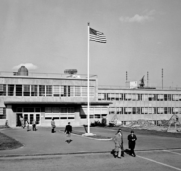 Black and white photo of the exterior of Lincoln Laboratory