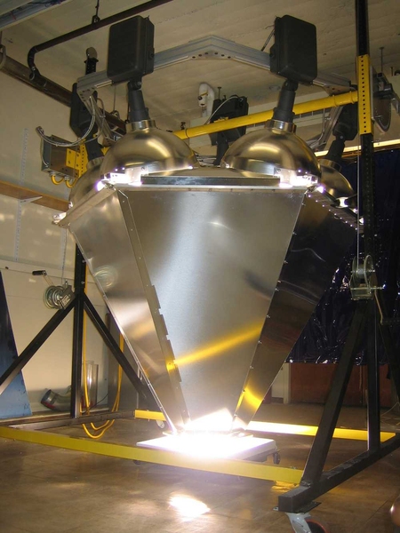 Small-scale laboratory setup was used by the team to test the ability of a container of molten salt to absorb and store heat from concentrated sunlight, simulated using powerful spotlights.