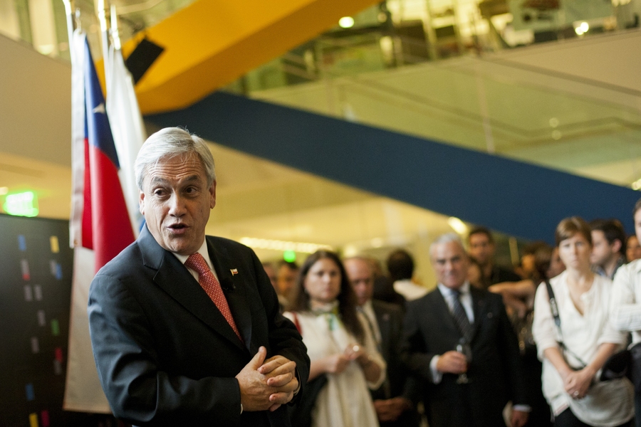 Following his tour of the Lab, Piñera delivered a speech to Chilean students from across the Boston region.