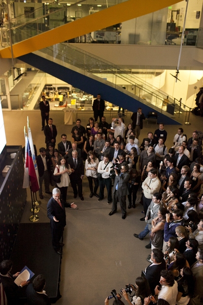 Following his tour of the Lab, Piñera delivered a speech to Chilean students from across the Boston region.