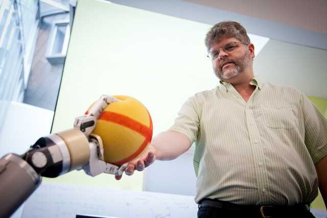 CSAIL Professor Brian Williams is on the cutting-edge of developing control algorithms that enable successful human-robot coordination. 