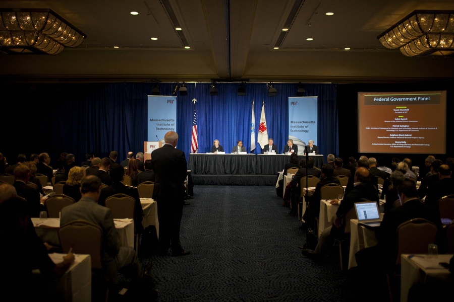 The capacity crowd at the Cambridge Marriott listens as Hockfield speaks during the Federal Government Panel.