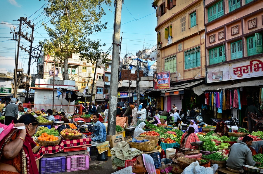 Various types of produce are sold at a market in Udaipur. Kornstein and Artiuch write that India appears poised to make meaningful progress to reducing food waste.