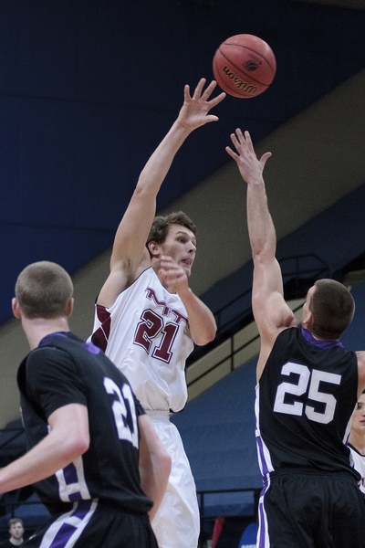 Junior forward Will Tashman contributed his fourth double-double of the tournament, scoring 15 points and hauling in 11 rebounds. 
