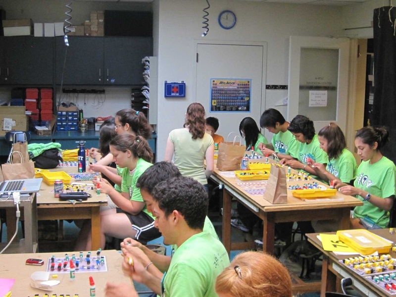 CityDays participants work with People Making a Difference on building LEGO DNA replicas for use in local schools. 