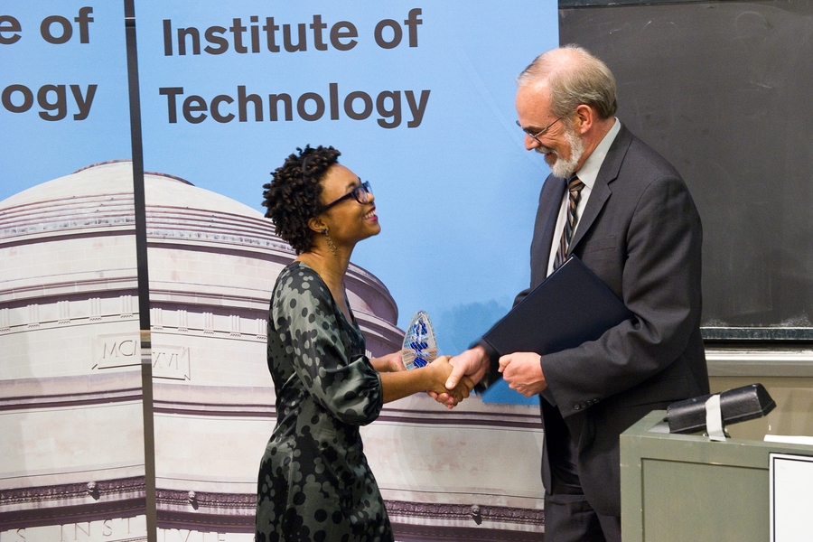 Chancellor Eric Grimson presents the Laya and Jerome B. Wiesner Student Art Awards to senior Farr&eacute; Nixon.