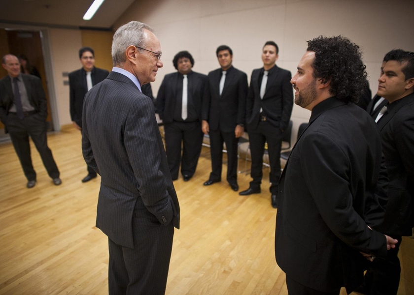Reif meets with the members of the Caracas Brass.