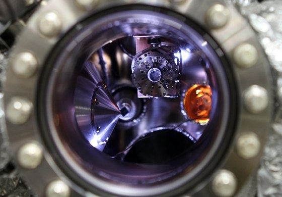 A solid-state lithium-air battery (highlighted in orange) is positioned inside a test chamber at the Advanced Light Source (ALS) at Lawrence Berkeley National Laboratory, in preparation for its testing using X-ray photoelectron microscopy.