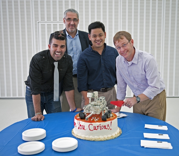From left, Ferdowsi, Department of Aeronautics and Astronautics head Jaime Peraire, Chen and Sell cut into a Curiosity-inspired cake.