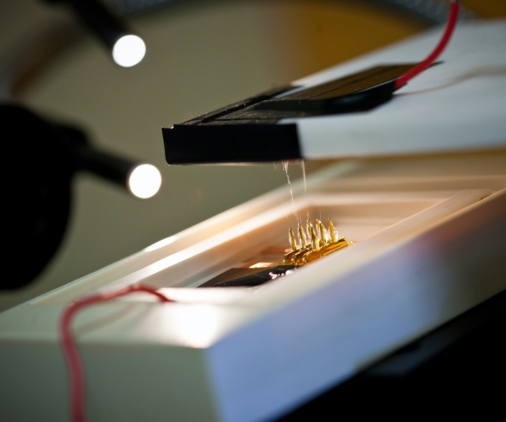 A tiny array of silicon tips sandwiched between electrodes spins out "nanofibers" of plastic that could be useful for a host of applications.