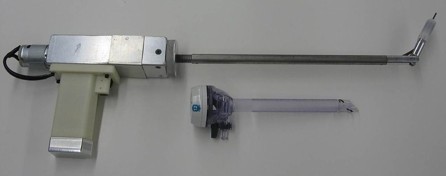 A laparoscopic screwdriver developed by students in the 2009 Precision Machine Design class could lead to an improved method for repairing broken ribs via minimally invasive video-assisted surgery.