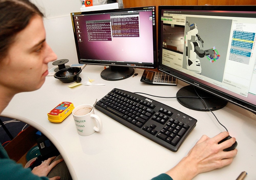 Jennifer Barry watches as the PR2 builds up a visual map of its environment using cameras and a laser rangefinder.