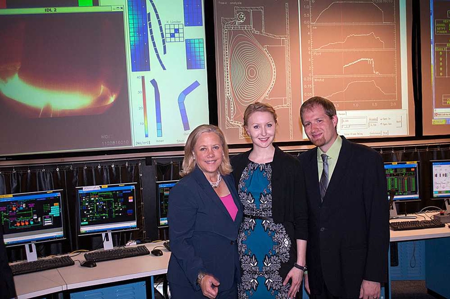 (From left): Senator Landrieu, Prof. White and graduate student Bob Mumgaard in the Alcator C-Mod control room.