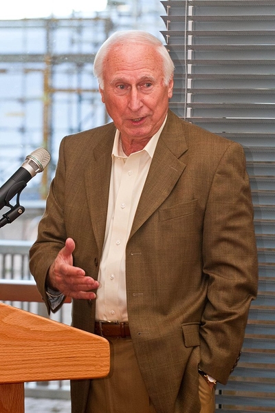 Ray Stata spoke to the SuperUROP reception audience about the role the program plays in the growth of innovation and entrepreneurship at MIT and beyond.
