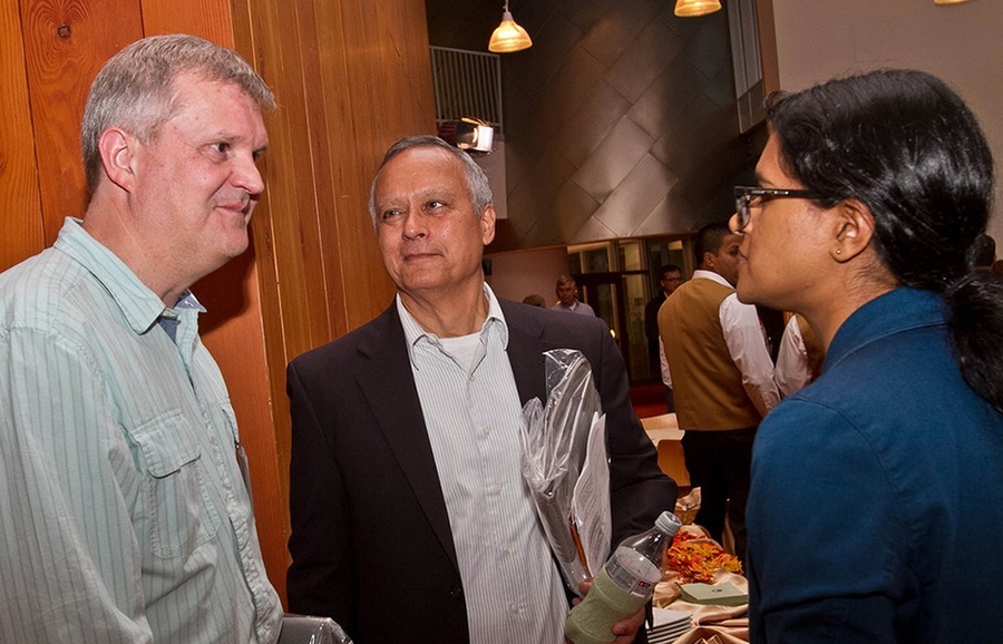 Zoran Zvonar, MediaTek fellow and senior director (left) talked with 6.UAR Teaching Assistant Nivedita Chandrasekaran (far right) and Bob Meisenhelder, director of Government R&D Programs and University Gifts and Grants at Analog Devices, Inc. 