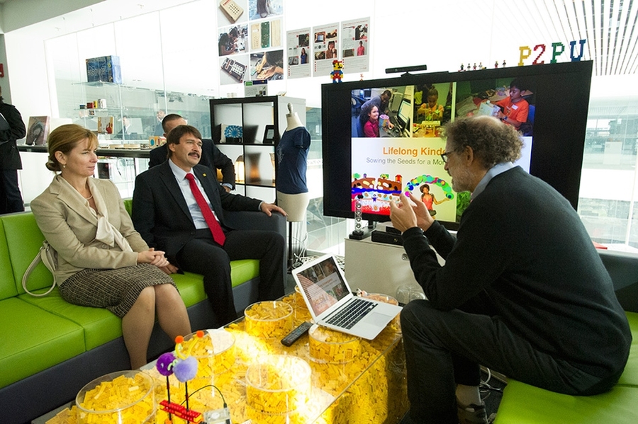 Áder and his wife, Anita Herczegh, spoke with Professor Mitchel Resnick, head of the Media Lab's Lifelong Kindergarten group.