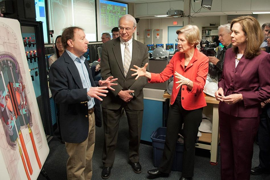 (From left) Associate Director Martin Greenwald and PSFC Director Miklos Porkolab discuss the potential of fusion energy with Sen. Elizabeth Warren and Rep. Katherine Clark.