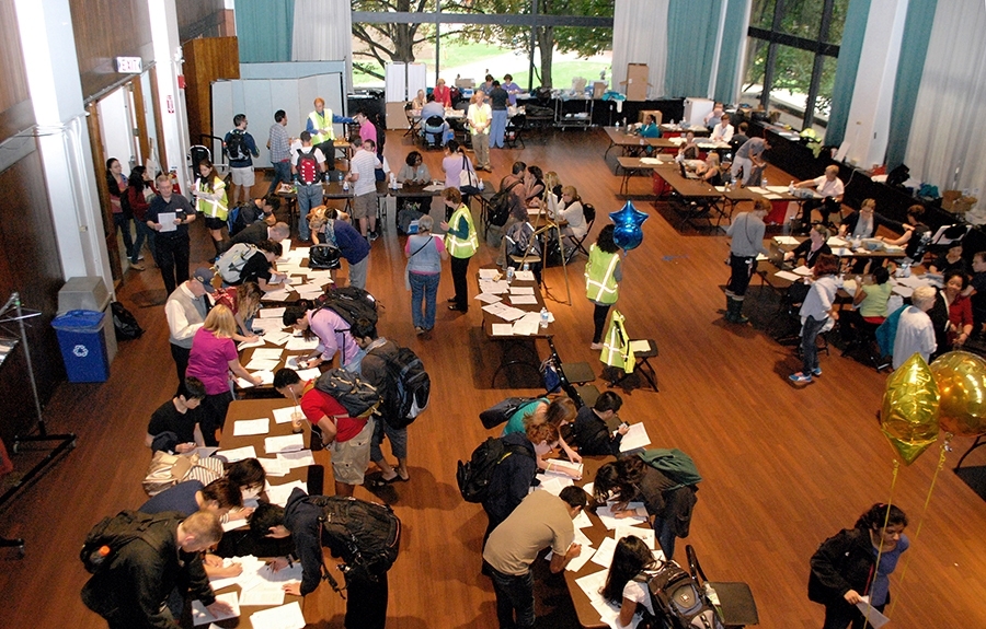 MIT community members at the Oct. 16 MIT Medical flu clinic in the Stratton Student Center.