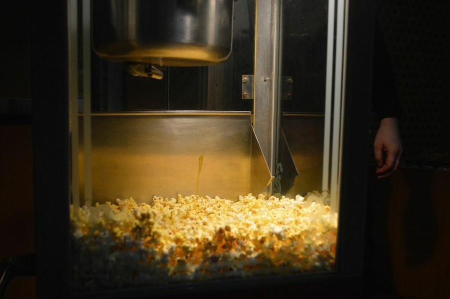 The Course 1 screening event included an old-fashioned popcorn machine, complete with butter.