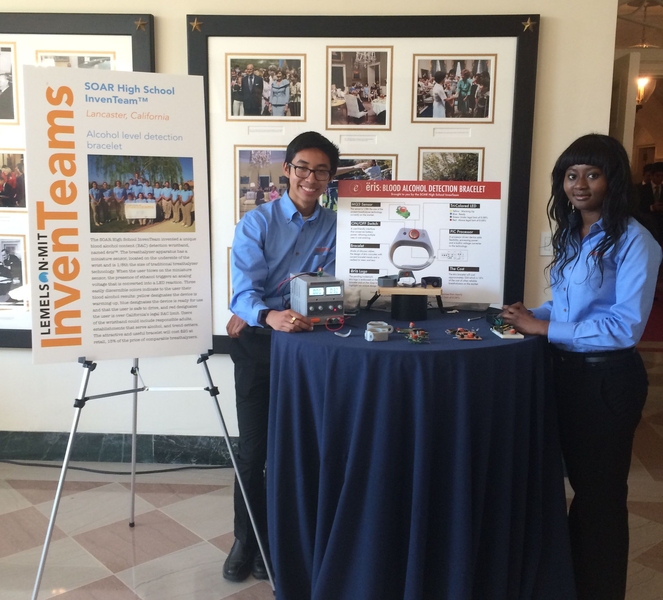 Jonathan Hernandez (left) and Fanta Sinayoko with their invention at the White House.