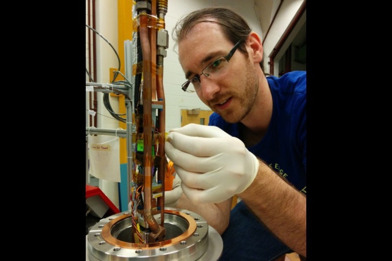 A new tabletop particle detector (shown here) is able to identify single electrons in a radioactive gas. 

