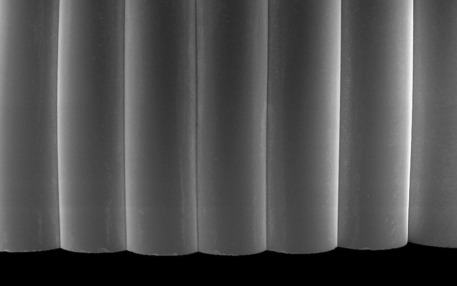 Scanning electron microscope image of a sample from a printed glass prism. 