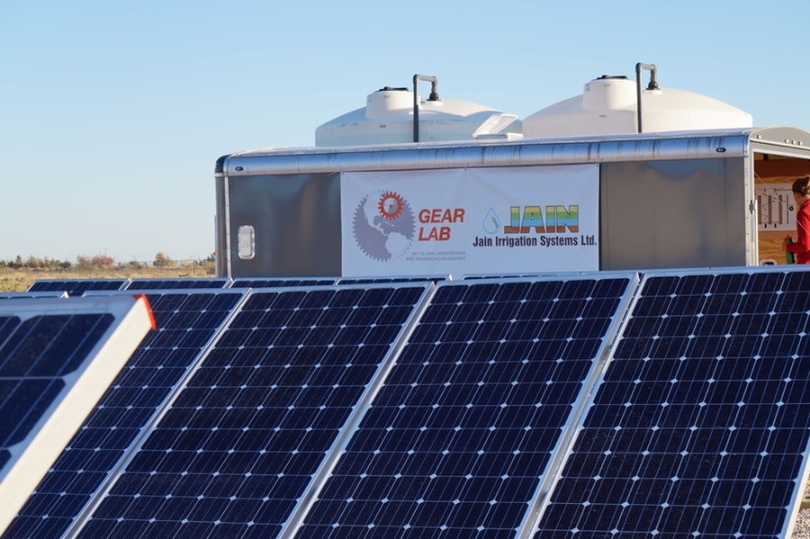 The Tata researchers drove their entire system down to New Mexico in a trailer. The day before the USAID Desal Prize competition began, they removed the solar panels from the trailer and set them up.